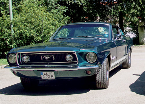 Mustang Fastback und GT im Vergleich